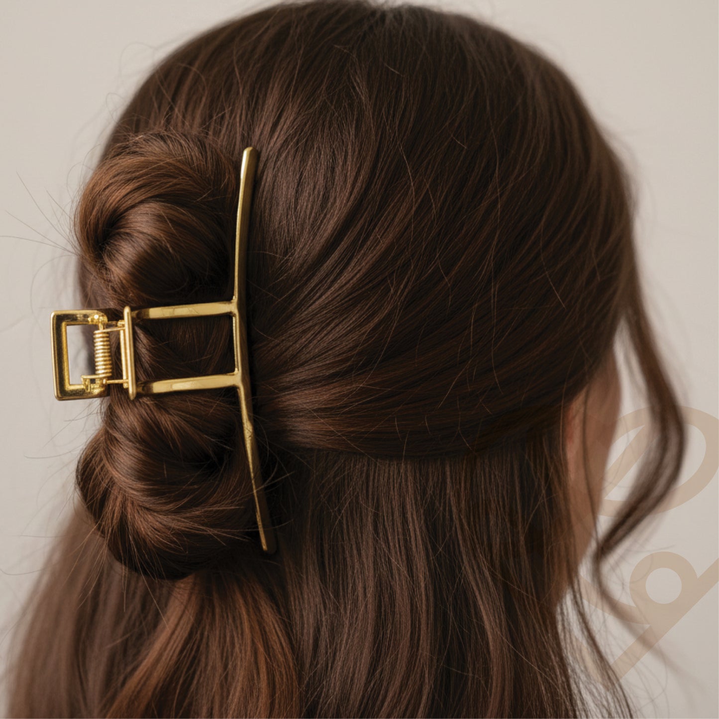 The Midas Touch - Gilded Metal Claw Clip for Luxurious - All-Day Hold - HAR1001